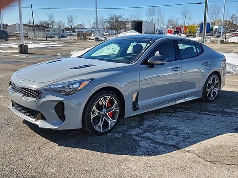 Used 2018 Kia Stinger GT2 image 2