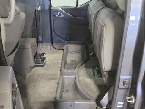 Used 2018 Nissan Frontier SV AWD/4WD image 27
