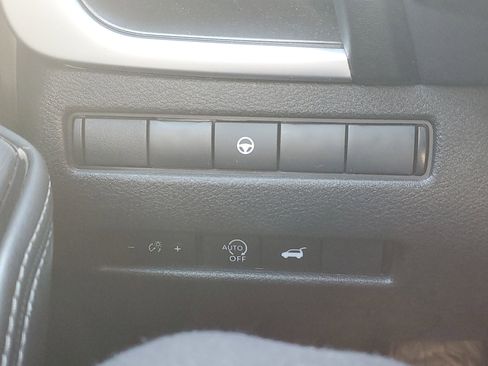 Used 2025 Nissan Rogue SV image 24