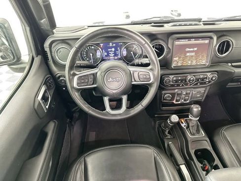 Used 2022 Jeep Wrangler Unlimited Sahara w/ Cold Weather Group AWD/4WD image 10