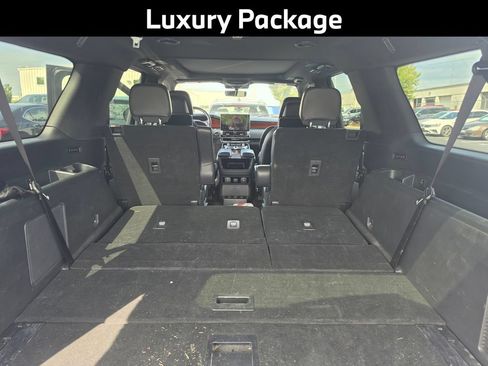 Used 2023 Lincoln Navigator L Reserve AWD/4WD image 7
