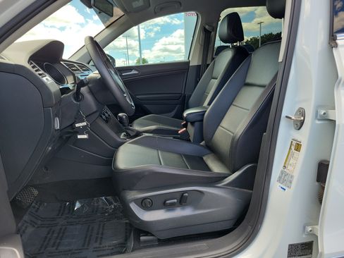Used 2021 Volkswagen Tiguan SE AWD/4WD image 18