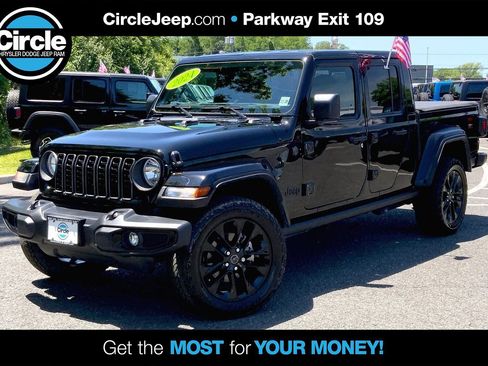 Certified 2024 Jeep Gladiator Sport AWD/4WD image 1
