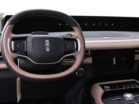 New 2026 Lincoln Navigator Black Label AWD/4WD image 12