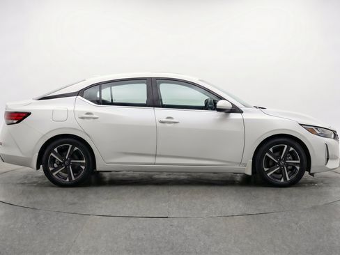 Used 2025 Nissan Sentra SV FWD image 11