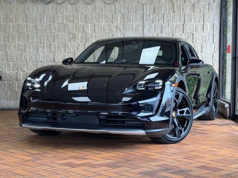 Used 2023 Porsche Taycan 4 Cross Turismo w/ Premium Package AWD/4WD image 2