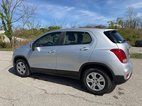 Used 2019 Chevrolet Trax LS FWD image 3