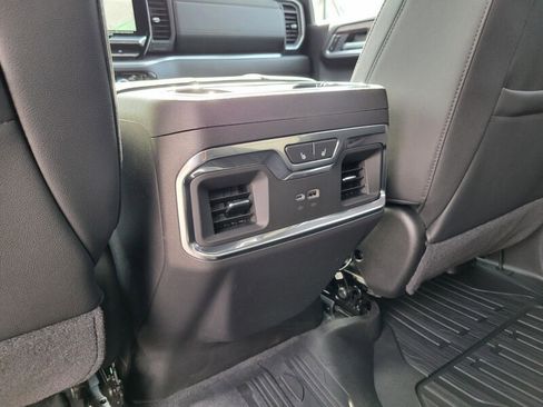 New 2026 GMC Sierra 1500 SLT image 30