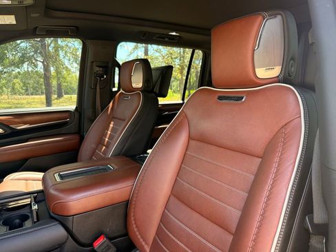 Used 2024 GMC Yukon XL Denali Ultimate AWD/4WD image 15
