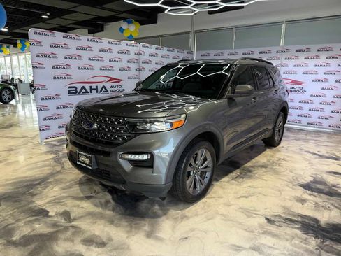 Used 2021 Ford Explorer XLT w/ Equipment Group 202A AWD/4WD image 9