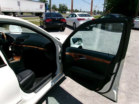 Used 2008 Mercedes-Benz E 350 4MATIC Sedan image 20