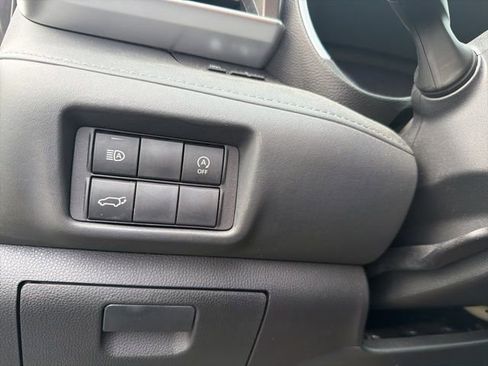 Used 2023 Toyota Highlander XLE image 18