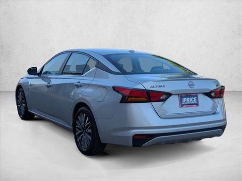 Used 2024 Nissan Altima 2.5 SV FWD image 8