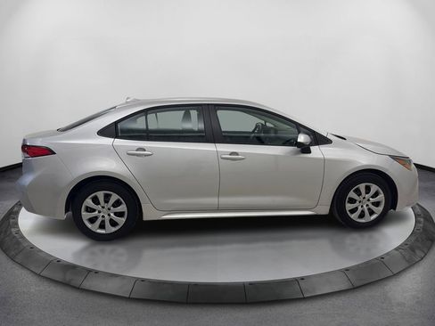Used 2022 Toyota Corolla LE FWD image 4