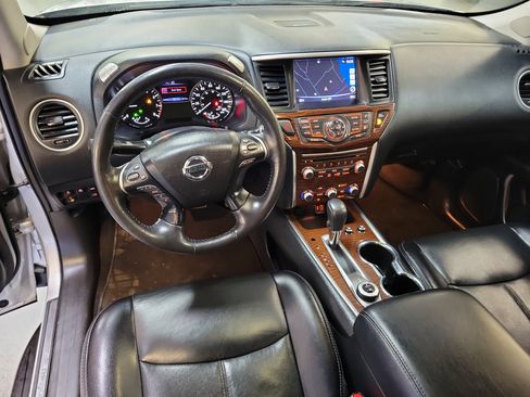 Used 2020 Nissan Pathfinder Platinum image 21