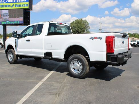 Used 2025 Ford F250 XLT image 4