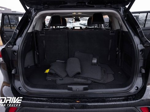 Used 2023 Toyota Highlander XLE image 22