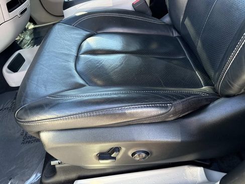 Used 2022 Chrysler Pacifica Touring-L image 22