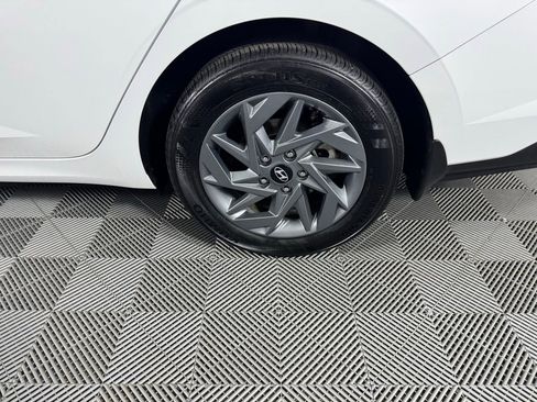 Used 2024 Hyundai Elantra SEL image 33