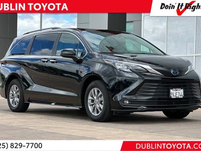 Used 2025 Toyota Sienna XLE w/ XLE Plus Package