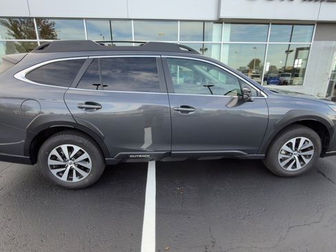 Certified 2025 Subaru Outback Premium image 2