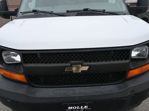 Used 2017 Chevrolet Express 3500 RWD image 24