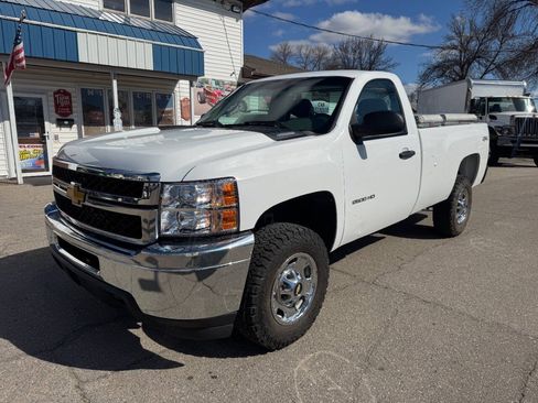 Used 2011 Chevrolet Silverado 2500 W/T AWD/4WD image 2