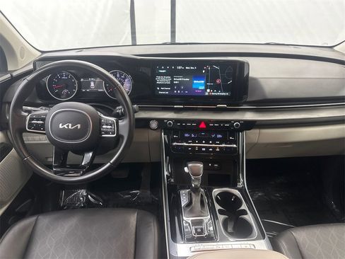 Used 2024 Kia Carnival EX image 23