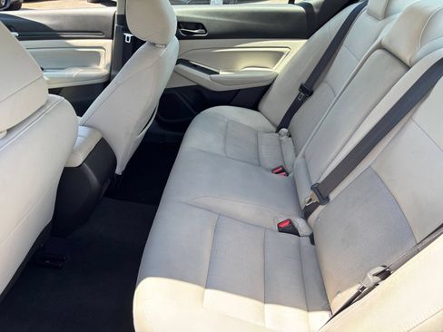 Used 2025 Nissan Altima 2.5 SV FWD image 25