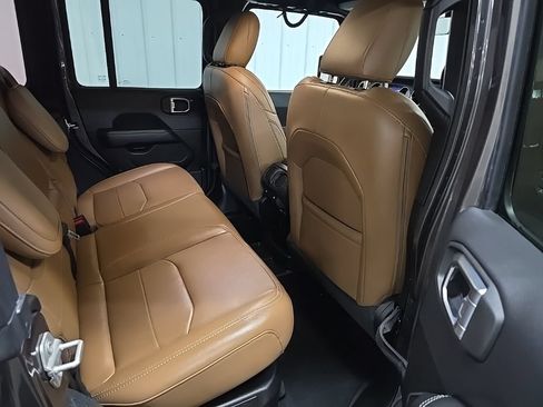 Used 2023 Jeep Wrangler Unlimited Sahara AWD/4WD image 17