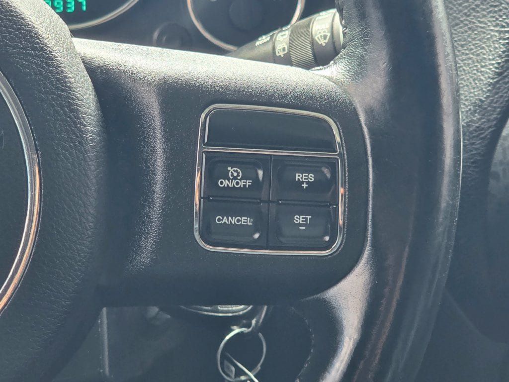 Used 2011 Jeep Wrangler Unlimited Sahara w/ Connectivity Group AWD/4WD image 18