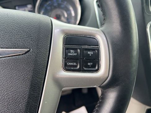 Used 2016 Chrysler Town & Country Touring w/ Driver Convenience Group image 15