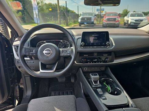 Used 2023 Nissan Rogue SV image 24