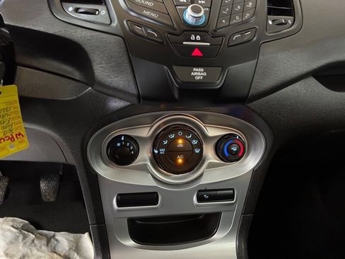 Used 2018 Ford Fiesta SE image 19