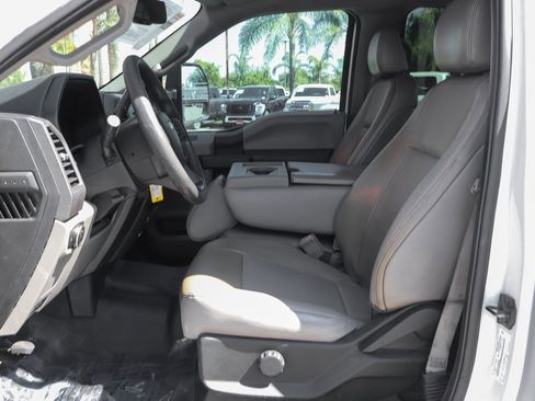 Used 2018 Ford F550 2WD Crew Cab Super Duty image 19