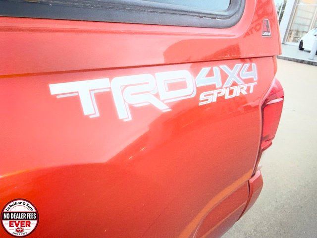 Used 2016 Toyota Tacoma TRD Sport w/ Premium & Technology Package AWD/4WD image 4