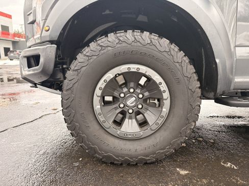 Used 2018 Ford F150 Raptor w/ Equipment Group 802A Luxury image 9