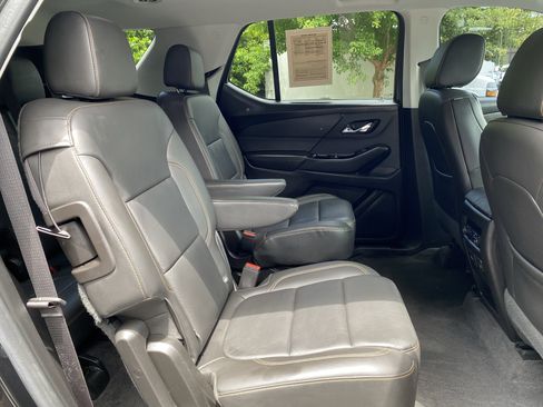 Used 2020 Chevrolet Traverse LT w/ LT Premium Package FWD image 38