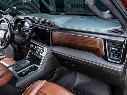 Used 2024 GMC Sierra 3500 Denali Ultimate image 18