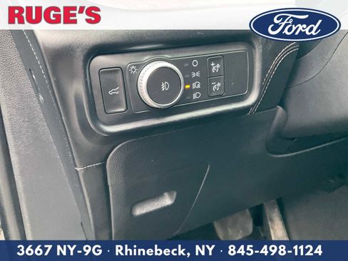 Used 2020 Ford Explorer Platinum w/ Premium Technology Package image 18