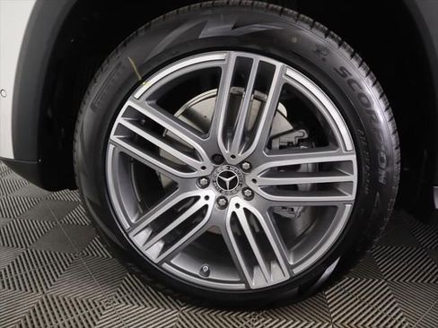 New 2026 Mercedes-Benz GLS 450 4MATIC image 32