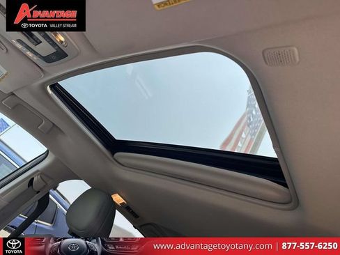 Used 2021 Toyota Sienna XLE AWD/4WD image 23