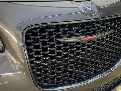 Used 2023 Chrysler 300 S image 29