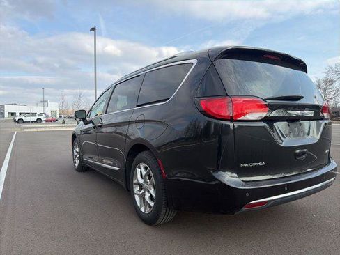Certified 2019 Chrysler Pacifica Limited image 3