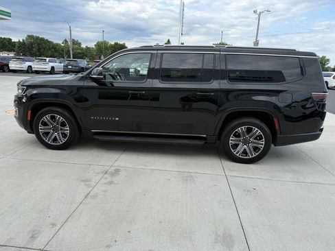 Used 2024 Jeep Wagoneer L Series II w/ Flexible Seating Group AWD/4WD image 5