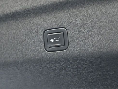 Used 2021 GMC Yukon Denali w/ Advanced Technology Package AWD/4WD image 12