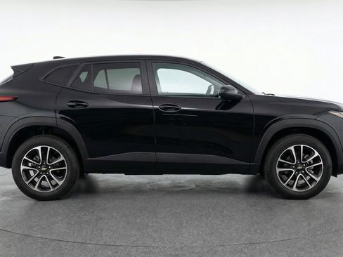 Used 2025 Chevrolet TrailBlazer LT w/ Driver Confidence Package AWD/4WD image 11