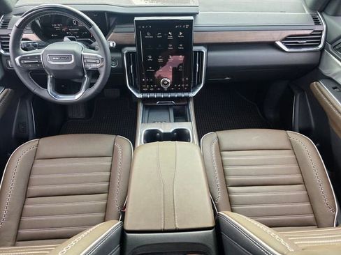 Used 2026 GMC Acadia Denali Ultimate FWD image 14