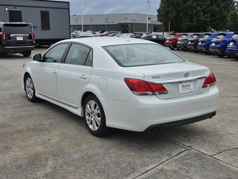 Used 2011 Toyota Avalon FWD image 3