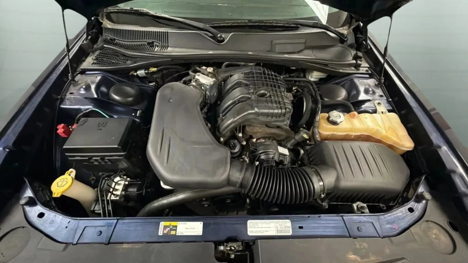 Used 2014 Dodge Challenger SXT RWD image 19